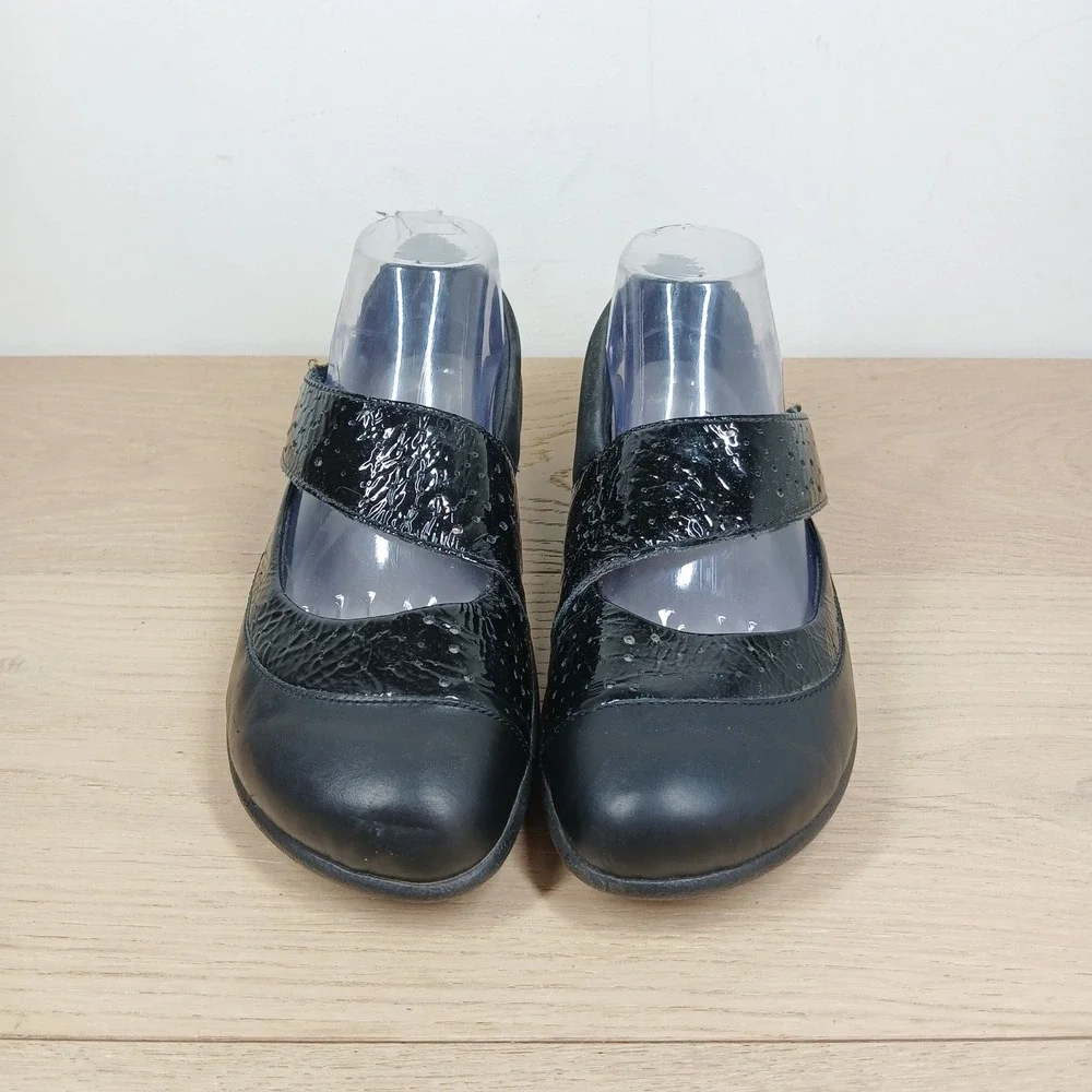 Naot Mary Jane Shoes Women 8 Black Leather Patent Hook Loop Comfort Flat